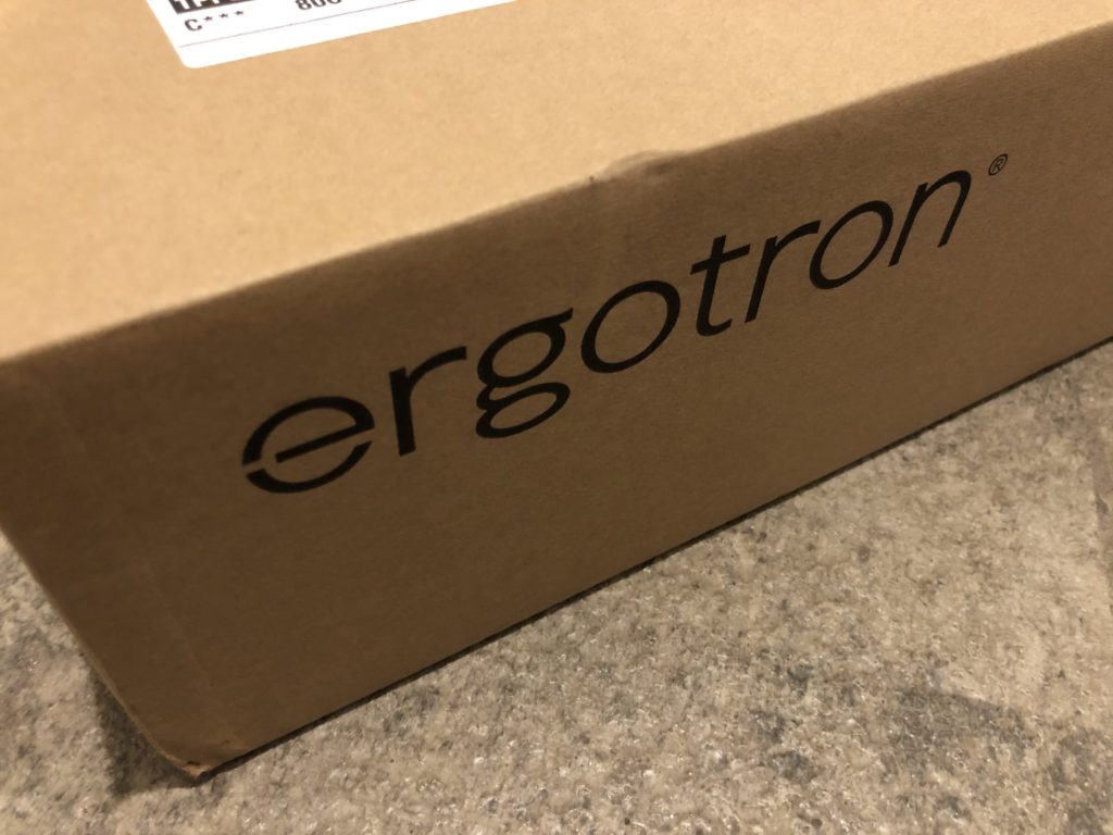 ergotronのモニターアーム外箱